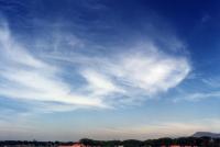 cirrus clouds and haze over Kenilworth